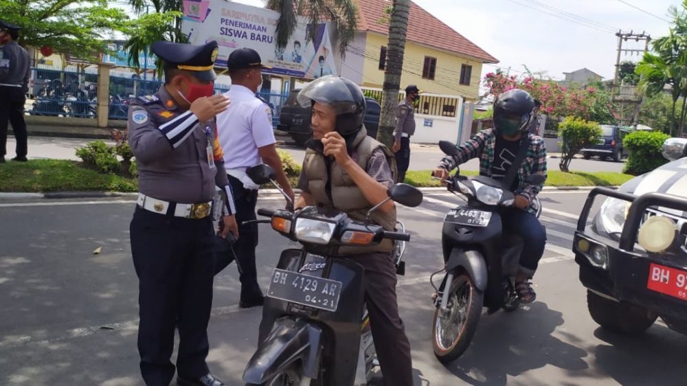 Belasan Pengendara Tak Pakai Masker