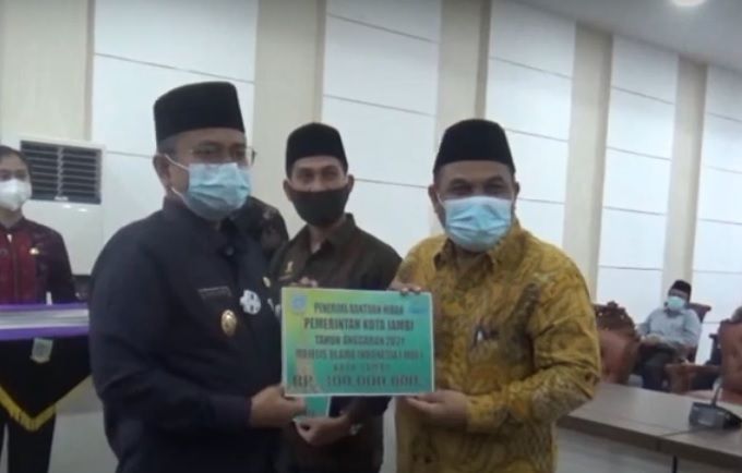 WAWAKO dr. Maulana Pimpin Penyerahan Dana Hibah Pemerintah Kota Jambi