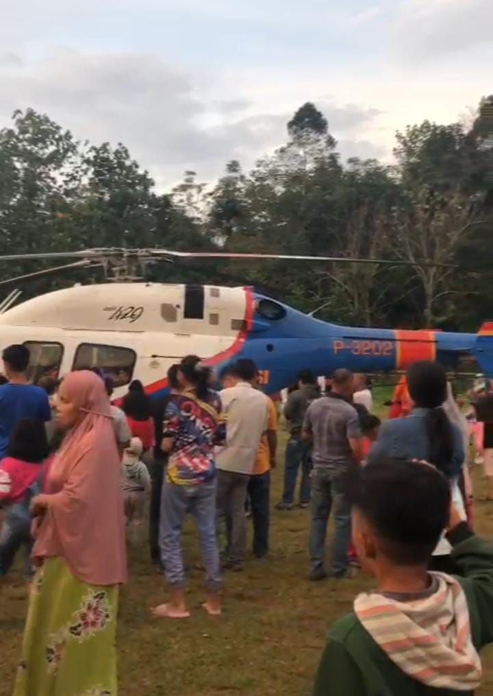 Tim Bantuan Evakuasi Rombongan Kapolda Jambi Tiba di Tamiai, Tim Bantuan Berjalan Kaki Selama 8 Jam Menuju Lokasi Pendaratan Helikopter Rombongan Kapolda