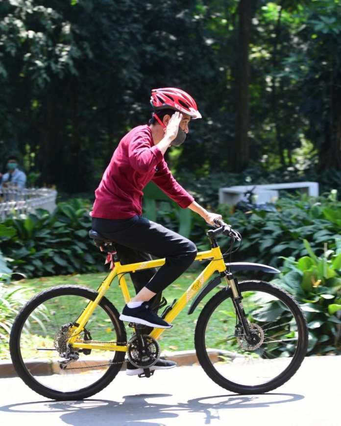 Usai Bersepeda, Jokowi Sampaikan Hasil Swab